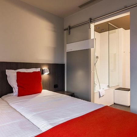 Square Hotel Kortrijk Bagian luar foto
