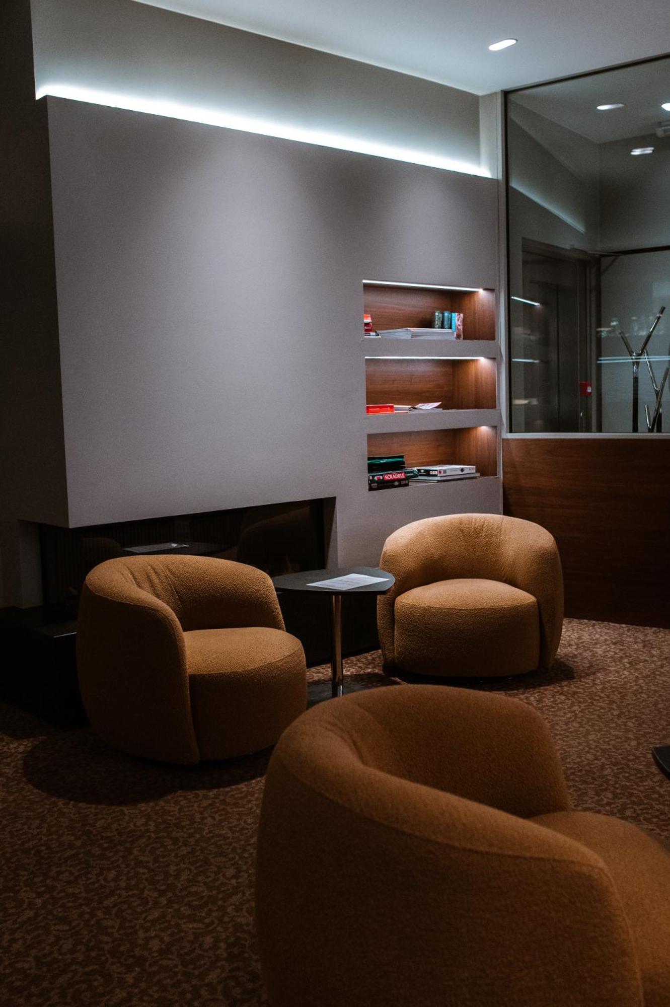 Square Hotel Kortrijk Bagian luar foto
