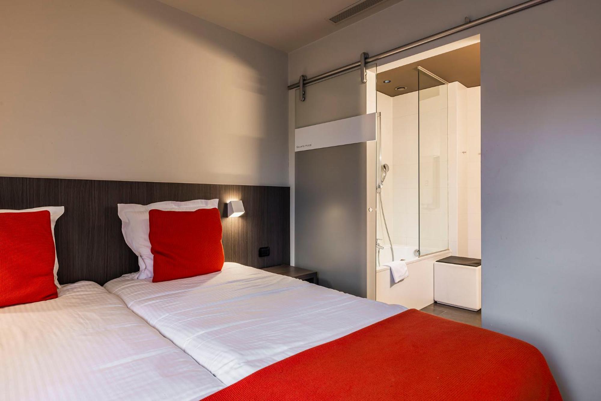 Square Hotel Kortrijk Bagian luar foto