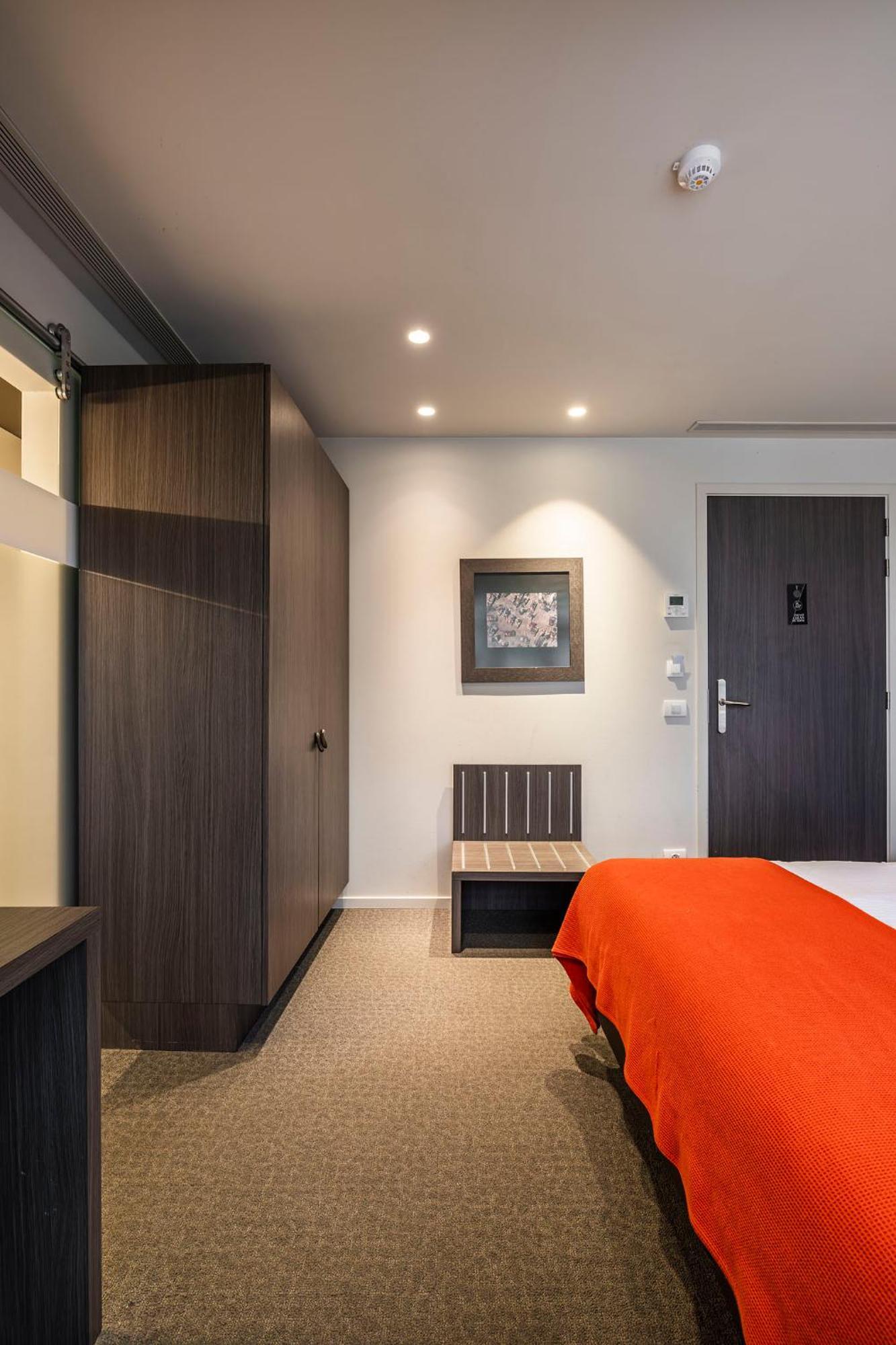 Square Hotel Kortrijk Bagian luar foto