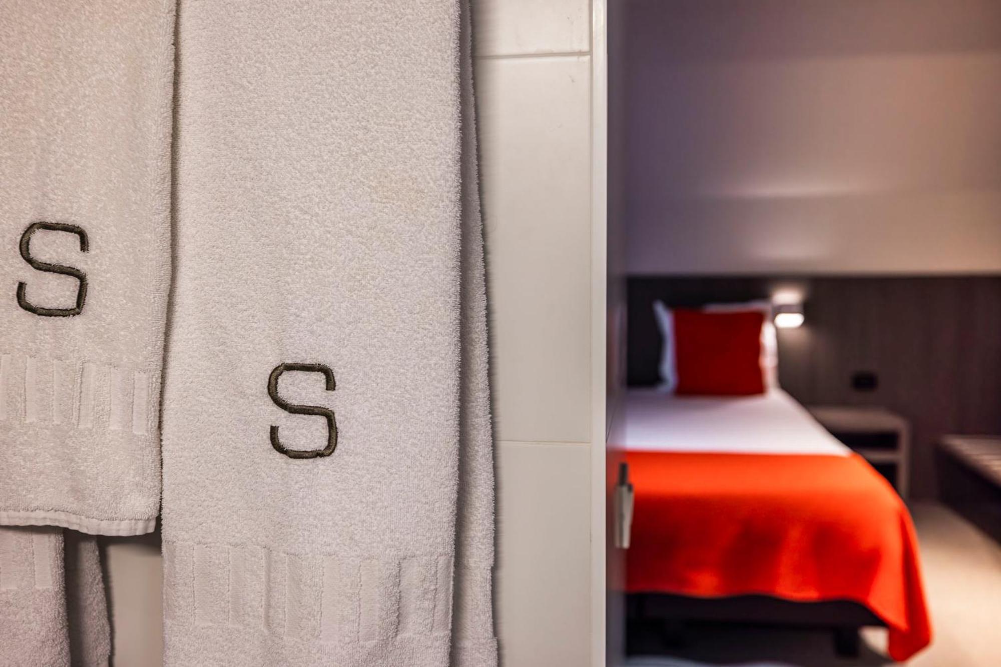 Square Hotel Kortrijk Bagian luar foto