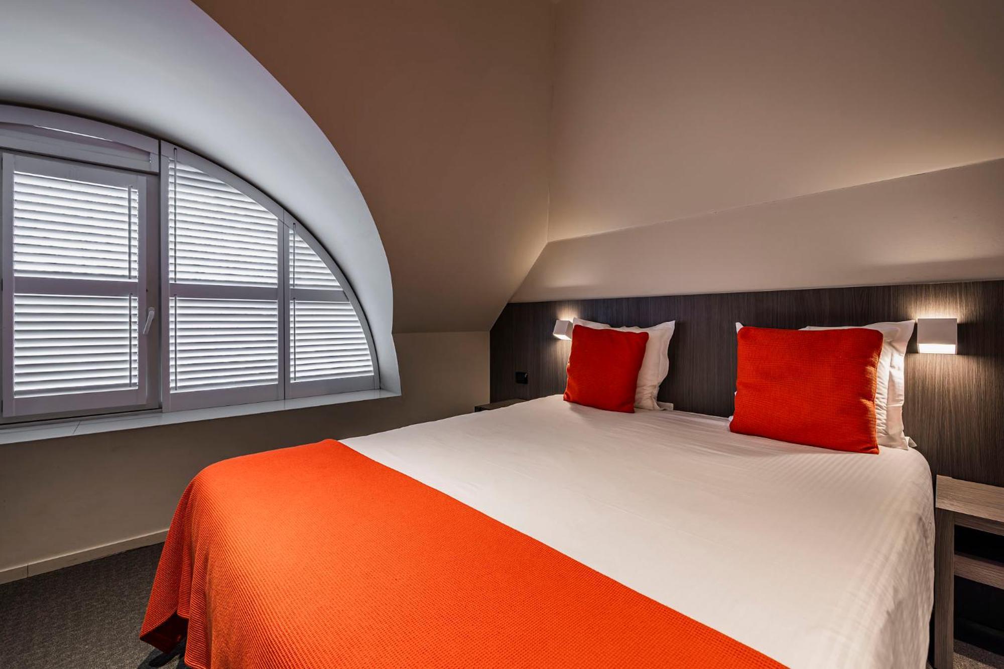 Square Hotel Kortrijk Bagian luar foto