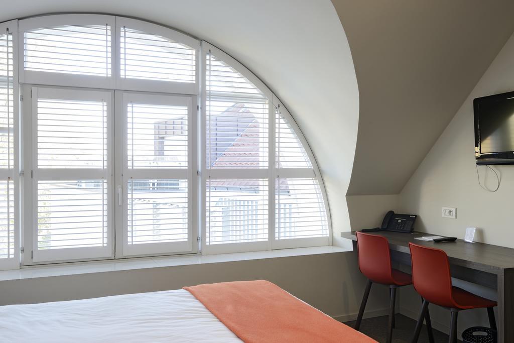 Square Hotel Kortrijk Bagian luar foto