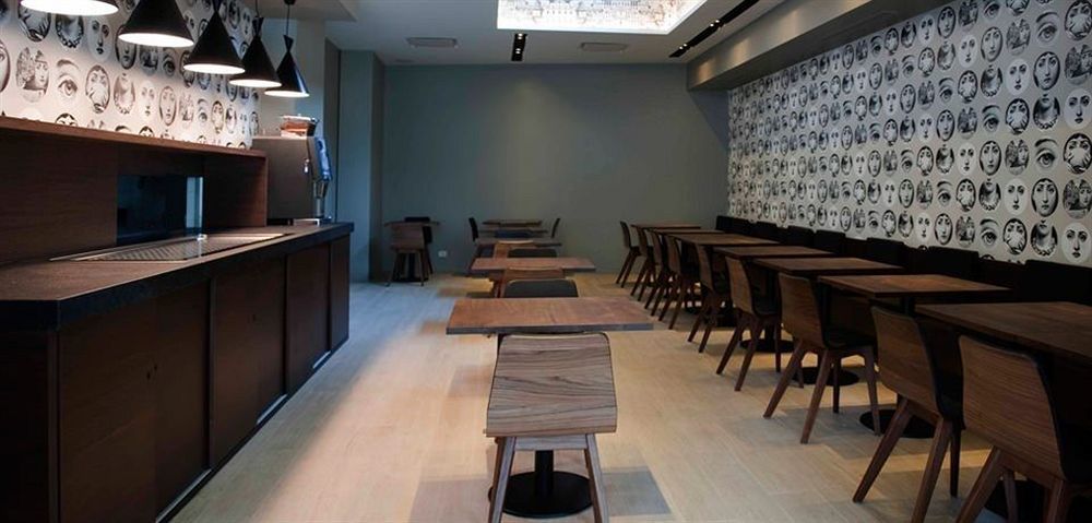 Square Hotel Kortrijk Bagian luar foto