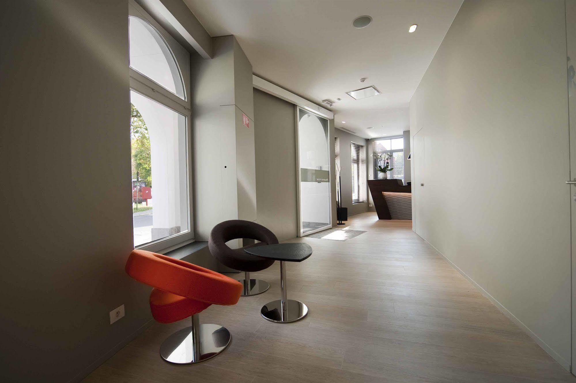 Square Hotel Kortrijk Bagian luar foto
