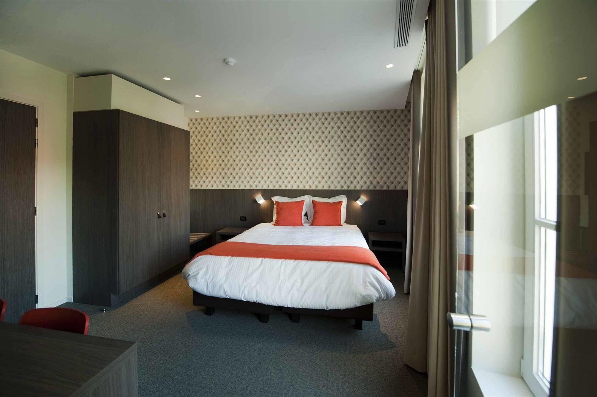 Square Hotel Kortrijk Bagian luar foto